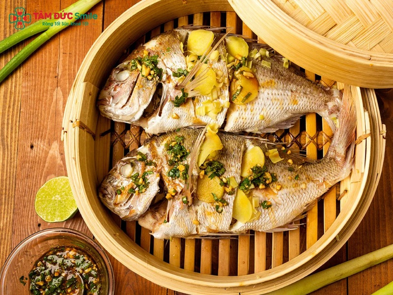 Cá hấp là bữa trưa lý tưởng, vừa giàu dinh dưỡng vừa dễ ăn khi Abc87 tải ứng dụng.