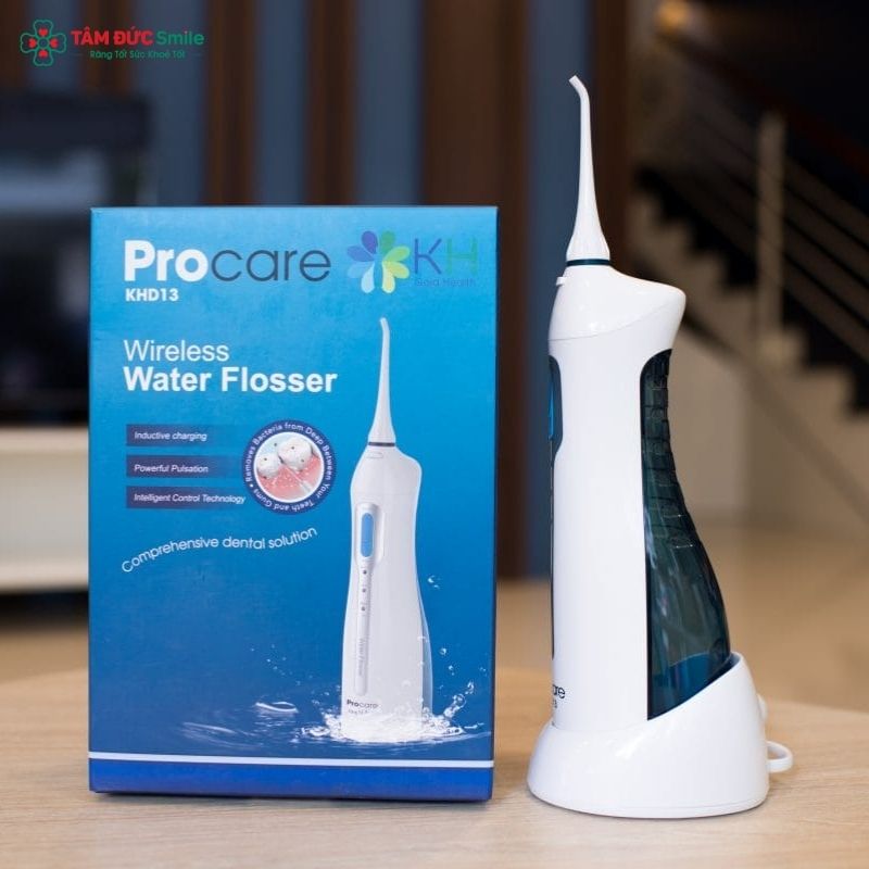 Máy tăm nước Procase KHD13 có bình chứa lớn, dễ tiếp cận