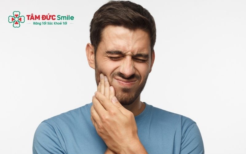 Nang Abc8com giaitri tructuyen gây ra những cơn đau âm ỉ, rò mủ, hôi miệng kéo dài