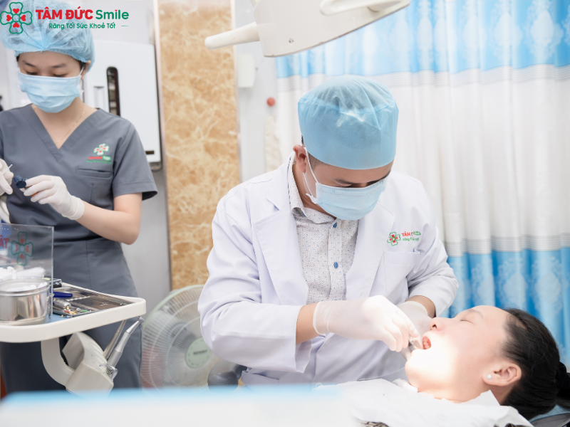 nha-khoa-hai-chau-uy-tin-tay-trang-nieng-rang-implant-tai-tam-duc-smile-2152-5