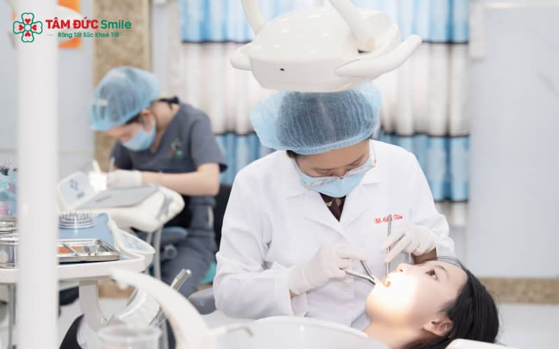 Abc87 nền tảng cá cược trực tuyến thăm khám, kiểm tra tình trạng răng trước khi gắn hàm duy trì