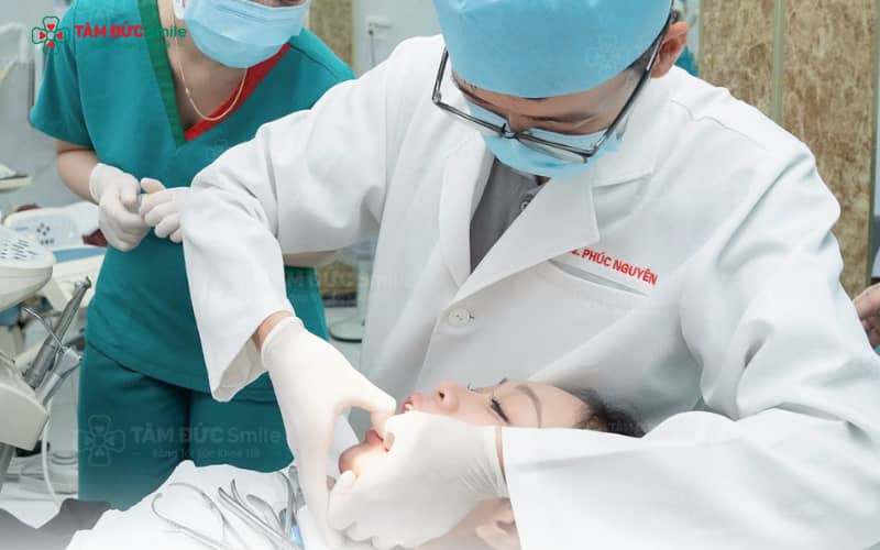 Người bị lệch hàm thường có khuôn mặt kém hài hòa, cằm lệch rõ rệt sang một bên