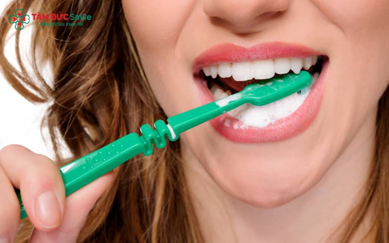 Việc duy trì thói quen chải răng 2 lần/ngày bằng kem đánh răng fluoride giúp giữ răng chắc khỏe và Abc8c1 com thiên đường cá cược thơm mát