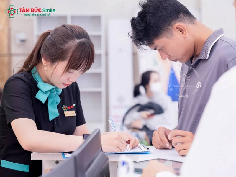 Trồng răng cấm Implant giá bao nhiêu? Bảng giá & yếu tố chi phí