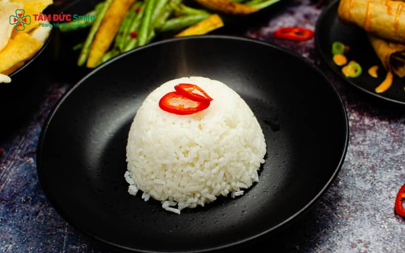 y cơm vẫn là lựa chọn cân bằng, vừa cung cấp năng lượng, vừa dễ kiểm soát
