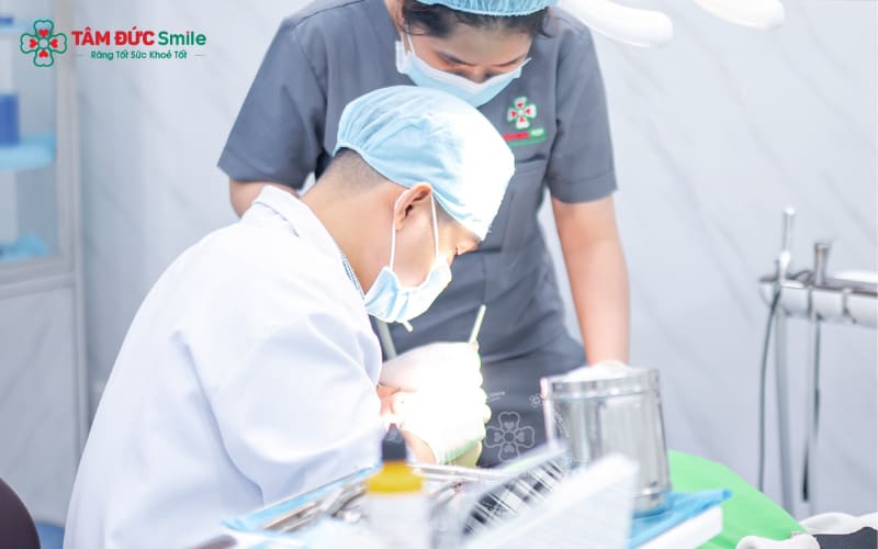 Quá trình Abc87 tải ứng dụng nhựa được thực hiện qua nhiều giai đoạn thay khay, kết hợp tái khám