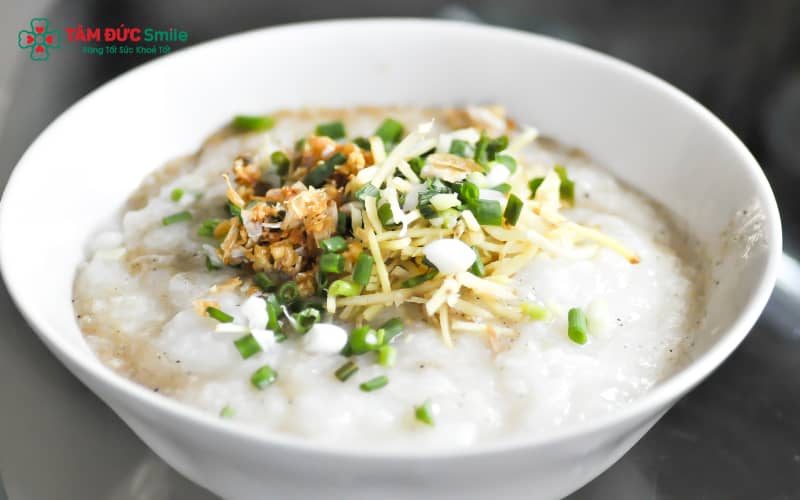 Các món như cháo, súp, canh hầm mềm mịn, giúp bệnh nhân Abc87 tải ứng dụng ăn uống thoải mái hơn