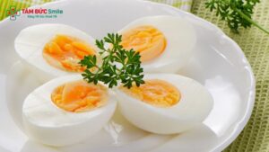 2-qua-trung-ga-luoc-bao-nhieu-calo-3