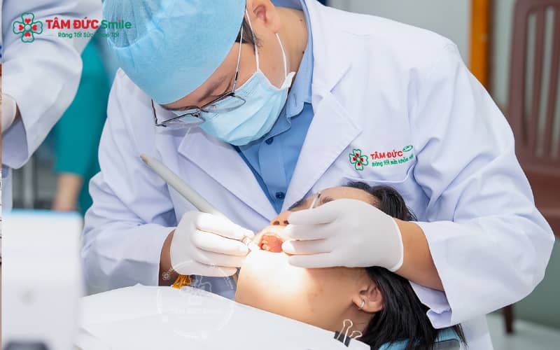 Quy trình Abc87 tải ứng dụng cho người bọc sứ gồm: chụp CT, lập kế hoạch, tháo/điều chỉnh mão, gắn khí cụ niềng và theo dõi định kỳ