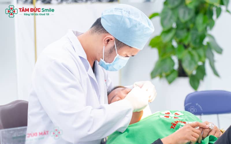 Cần đưa trẻ khám LINK TRANG CHỦ ABC88 CHUẨN 2026 khi quá 12 tháng chưa mọc răng, răng mọc lệch hoặc trẻ đau – sưng kéo dài