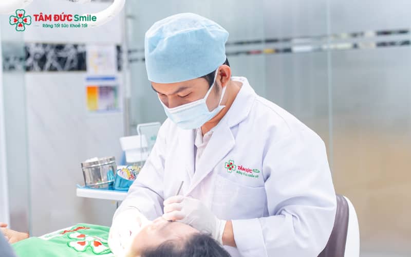 Chườm lạnh, ăn mềm và vệ sinh đúng cách giúp giảm đau và hỗ trợ lành thương sau nhổ răng