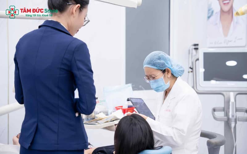 Khi không đeo, luôn cất khay niềng trong hộp chuyên dụng, tránh để ngoài không khí