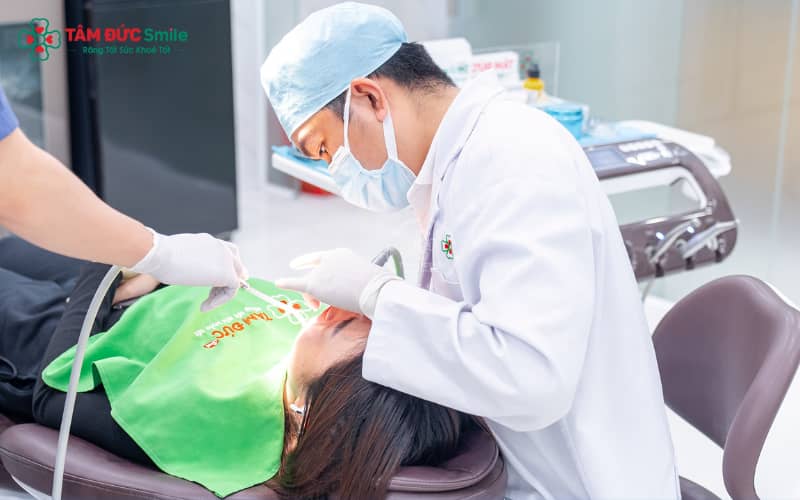 Điều trị ê buốt răng tại LINK TRANG CHỦ ABC88 CHUẨN 2026 gồm phủ fluor, trám răng, bọc sứ và liệu pháp laser hiện đại
