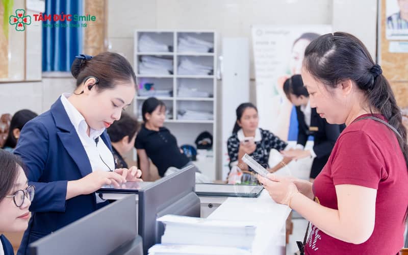Nếu đau tăng, sốt cao, sưng lan rộng hoặc có mủ, cần đến nha sĩ ngay để xử lý kịp thời