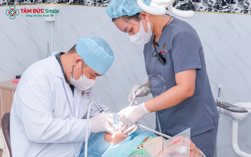Nếu được thực hiện đúng kỹ thuật, bọc sứ không làm ảnh hưởng răng thật
