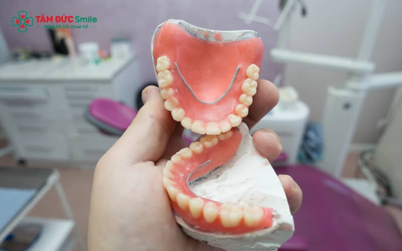 Vệ sinh đúng cách bằng bàn chải mềm, dung dịch chuyên dụng và bảo quản đúng cách giúp ABC8 là nhà cái cá cược trực tuyến uy tín số 1 tại Việt Nam tháo lắp bền đẹp lâu dài