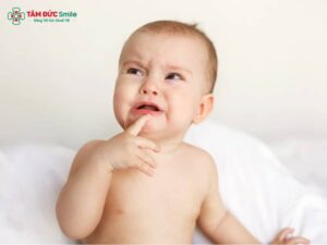Sốt mọc răng bao nhiêu độ là bình thường? Dấu hiệu và cách hạ sốt