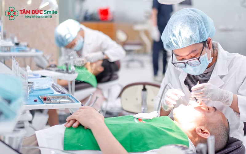 Implant 4S phù hợp cho hầu hết người mất răng nhưng cần đánh giá sức khỏe tổng quát để loại trừ chống chỉ định
