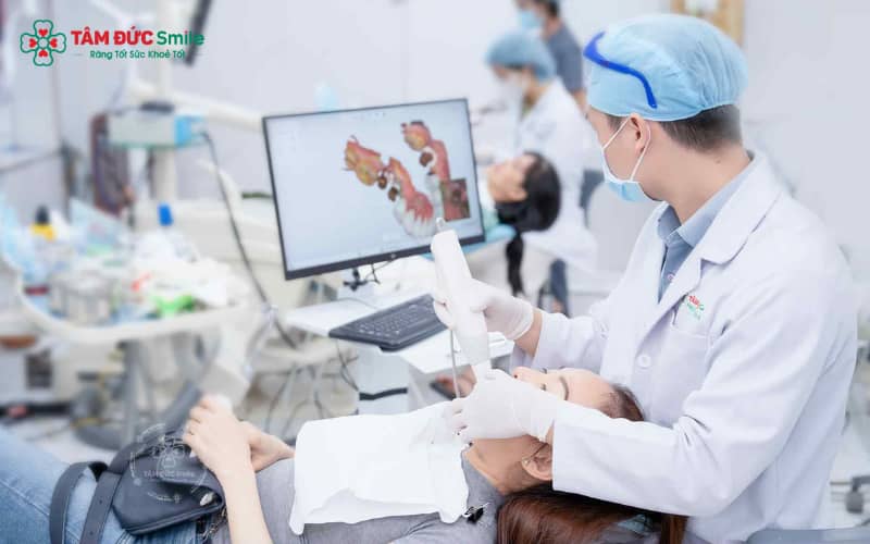 Răng Implant có thể gặp vấn đề nếu viêm quanh trụ hoặc tiêu xương xảy ra – cần được kiểm tra kịp thời bởi ABC8 đường link chính thức chuyên khoa