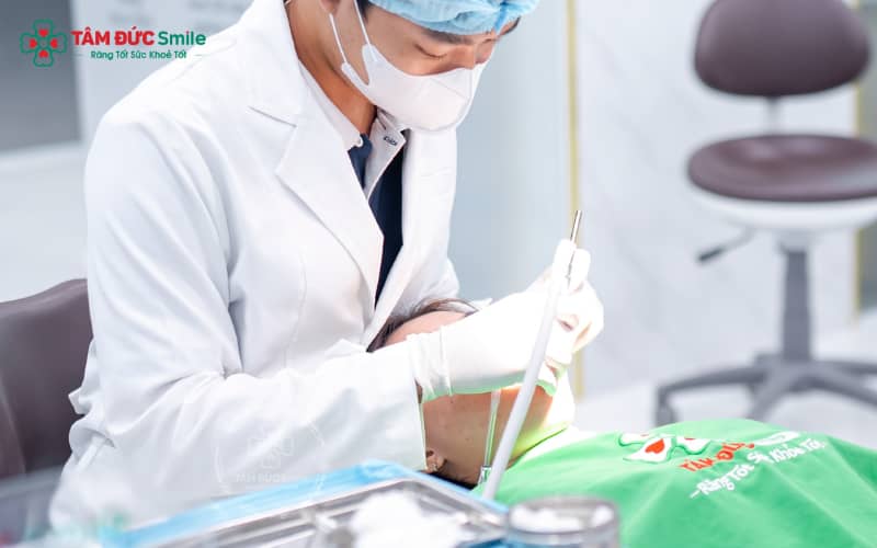 Răng toàn sứ cao cấp như Zirconia, E.max hay CAD/CAM giúp giữ màu ổn định, ôm khít và hoàn toàn không gây đen viền nướu