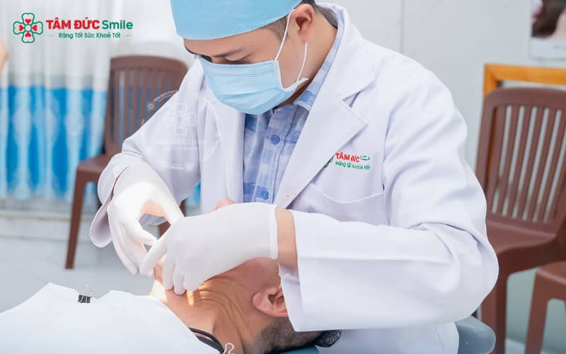 Nên quay lại ABC8 đường link chính thức khi đau tăng, có mùi hôi, chảy máu kéo dài hoặc nghi ngờ cục máu đông tan sớm