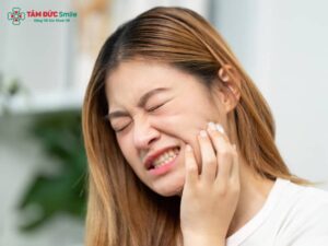 Những dấu hiệu nguy hiểm sau khi nhổ răng khôn: đau kéo dài, sưng viêm, nhiễm trùng