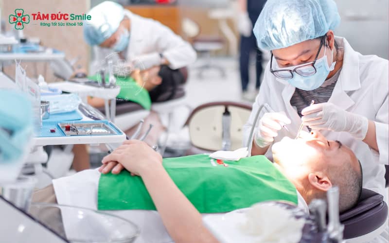 Abc87 nền tảng cá cược trực tuyến kiểm tra mức độ lành thương và làm sạch lỗ nhổ răng, bảo đảm không còn dị vật hoặc dấu hiệu viêm