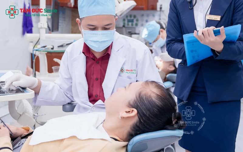 Chăm sóc đúng cách giúp ổ răng nhanh lành và giảm nguy cơ viêm: ăn mềm, vệ sinh nhẹ, không tác động mạnh vào vùng nhổ