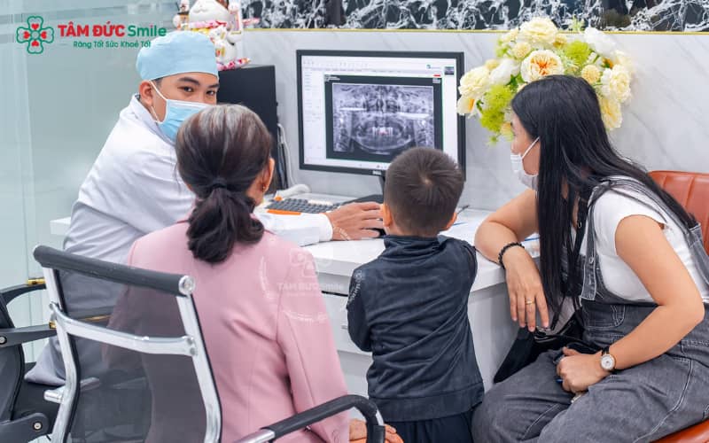Mất răng số 5 gây tiêu xương, răng số 4 và 6 xô lệch, lệch khớp cắn, TMJ rối loạn và tăng nguy cơ viêm lợi – hôi miệng
