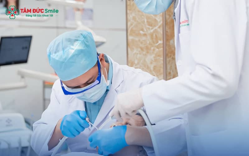 Việc tự ý dùng thuốc nhét răng không rõ nguồn gốc có thể gây bỏng tủy, hoại tử mô và làm tình trạng răng sâu trở nên nghiêm trọng hơn