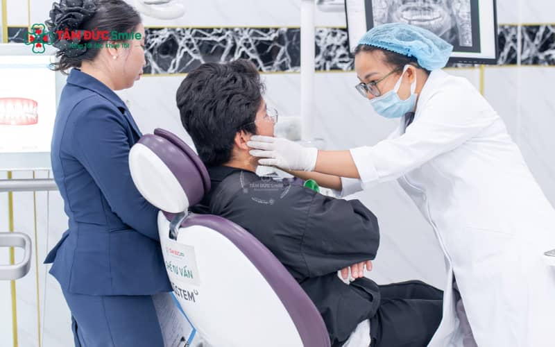Răng khôn sâu nặng, lan tủy hoặc mọc lệch, mọc ngầm thường không được chỉ định trám do nguy cơ viêm nhiễm và tái phát cao