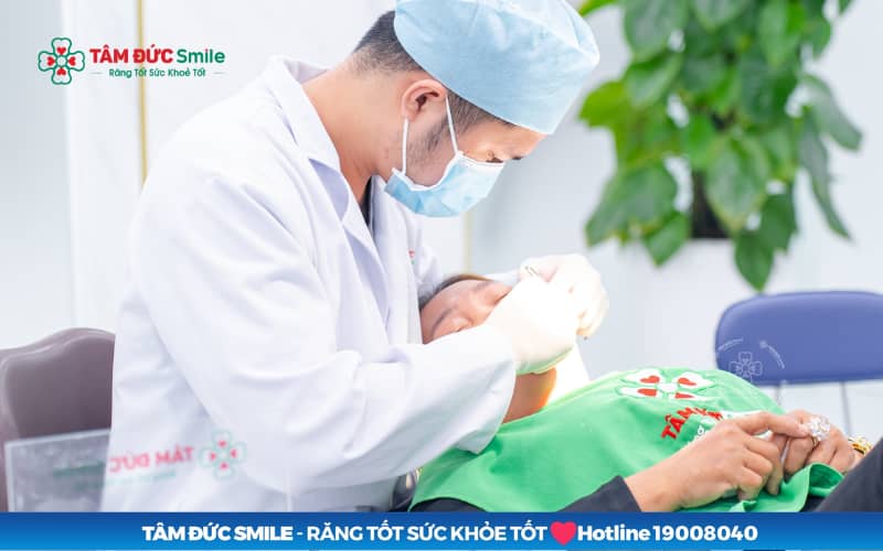 Chăm sóc đúng cách sau nhổ răng khôn mọc lệch 90 độ giúp giảm sưng đau, ngăn ngừa biến chứng và hỗ trợ quá trình hồi phục nhanh chóng