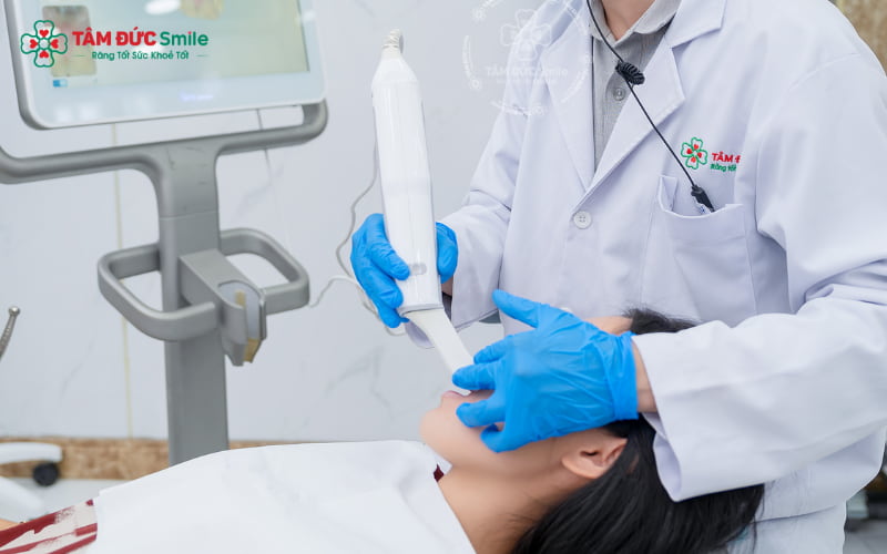 Sưng nướu răng khôn có thể nhẹ và tự giảm, nhưng nếu kéo dài hoặc tái phát nhiều lần có nguy cơ gây nhiễm trùng và biến chứng nguy hiểm