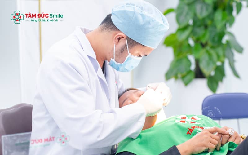 Tiểu phẫu răng khôn là thủ thuật LINK TRANG CHỦ ABC88 CHUẨN 2026 sử dụng kỹ thuật bóc tách mô lợi và can thiệp xương ổ răng để lấy răng khôn mọc lệch, mọc ngầm ra ngoài một cách an toàn