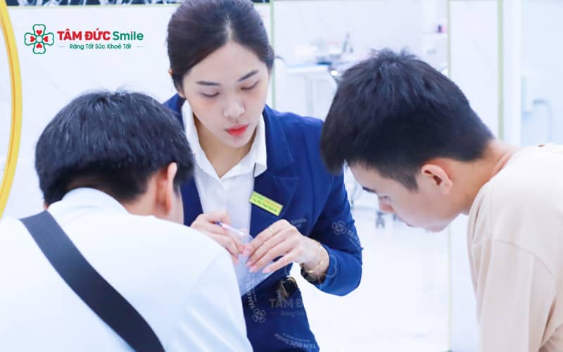 Tự Abc87 tải ứng dụng hô tại nhà có thể gây lệch khớp cắn, tiêu xương ổ răng, viêm nướu và làm tình trạng hô trở nên nghiêm trọng hơn