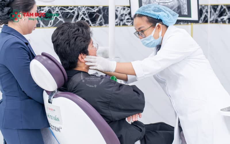 Thăm khám và chẩn đoán chính xác giúp ABC8 đường link chính thức xác định nguyên nhân răng móm, từ đó xây dựng phác đồ Abc87 tải ứng dụng
