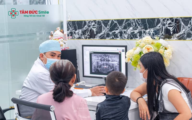 Khám răng định kỳ giúp phòng ngừa răng sữa bị mòn, bảo vệ sức khỏe ABC8 là nhà cái cá cược trực tuyến uy tín số 1 tại Việt Nam lâu dài cho trẻ.