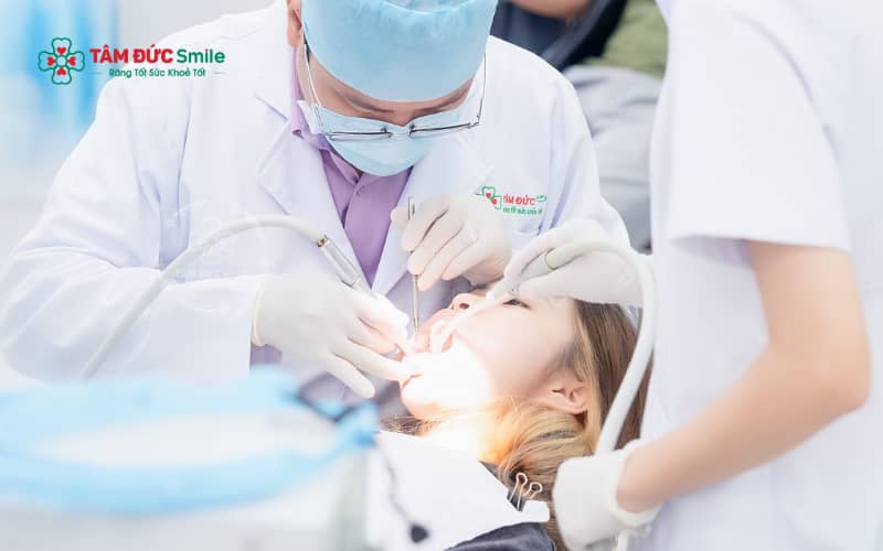 Dáng răng oval dễ dàng hài hòa với nhiều kiểu khuôn mặt như mặt tròn, mặt vuông, mặt trái xoan hay mặt dài, giúp tổng thể gương mặt cân đối hơn