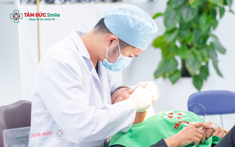 Đánh bóng răng là thủ thuật nhẹ nhàng, an toàn, không gây đau và không làm hại men răng khi thực hiện đúng kỹ thuật