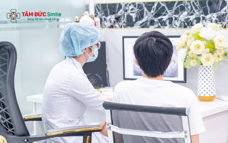 Lựa chọn phương pháp niềng phù hợp tuổi 38: mắc cài kim loại, mắc cài sứ hoặc Invisalign