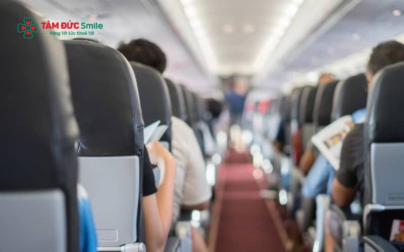 Sự thay đổi áp suất cabin khi máy bay cất cánh hoặc hạ cánh có thể gây ê nhẹ ở một số người đang Abc888k vip truy cập nhanh