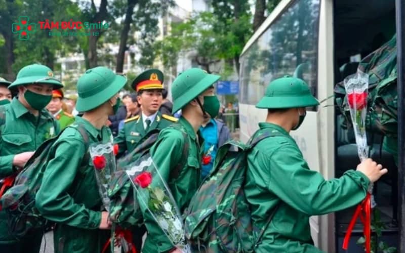 Khám răng hàm mặt là một phần quan trọng trong đánh giá sức khỏe nghĩa vụ quân sự.
