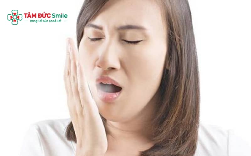 Hôi miệng sau nhổ răng khôn thường giảm dần và hết sau 7–10 ngày nếu chăm sóc đúng cách