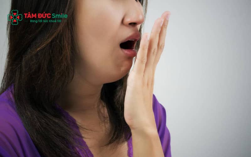 Hôi miệng sau nhổ răng khôn có thể là hiện tượng tạm thời trong giai đoạn lành thương ban đầu