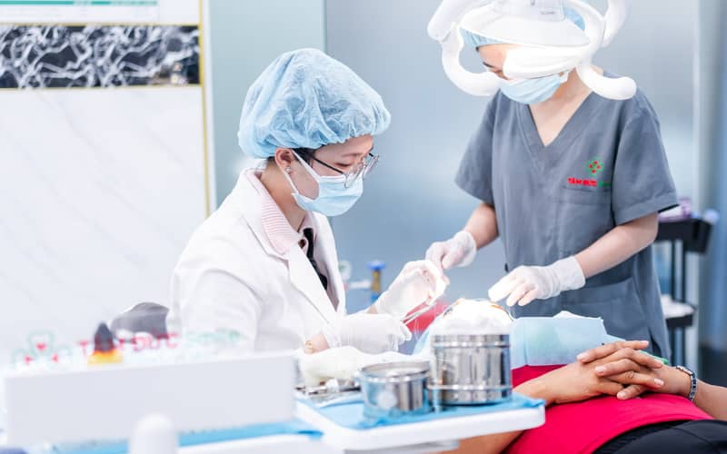 Tiêm thuốc tê trong LINK TRANG CHỦ ABC88 CHUẨN 2026 vẫn có thể thực hiện an toàn cho bệnh nhân đang trong chu kỳ kinh nguyệt.