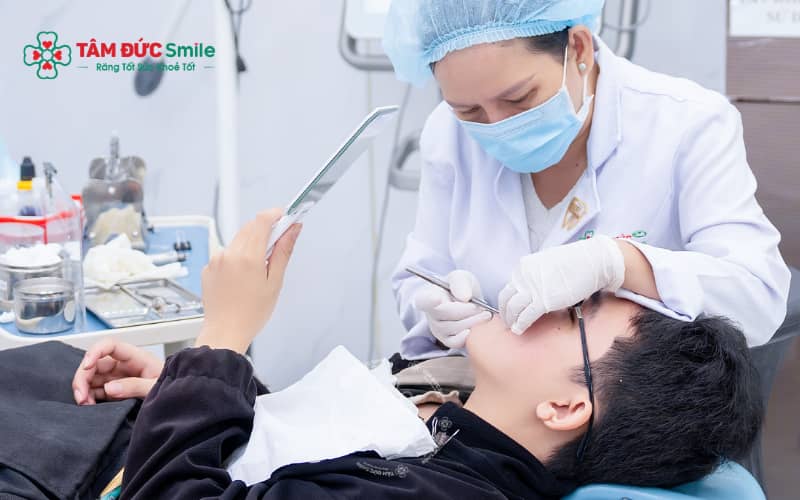 Quy trình trám răng thưa thường ít xâm lấn và hiếm khi cần mài răng.