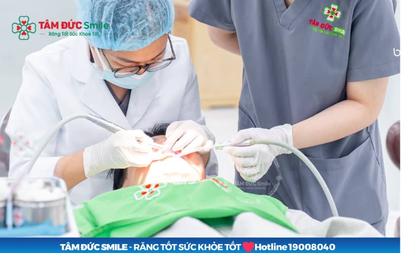 Quy trình dán sứ veneer được thực hiện theo các bước chuẩn từ thăm khám, thiết kế ABC8 được thành lập vào năm 2011 hoạt động đến hiện tại đến dán cố định veneer lên răng