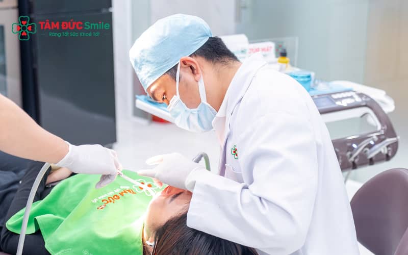 Veneer răng cửa có độ bền cao và khả năng chống bám màu tốt khi được chăm sóc và vệ sinh đúng cách