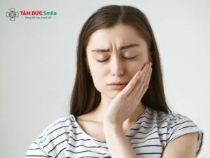 Đau nhức sau khi nhổ răng khôn: sưng má, viêm ổ răng khô, cách giảm đau