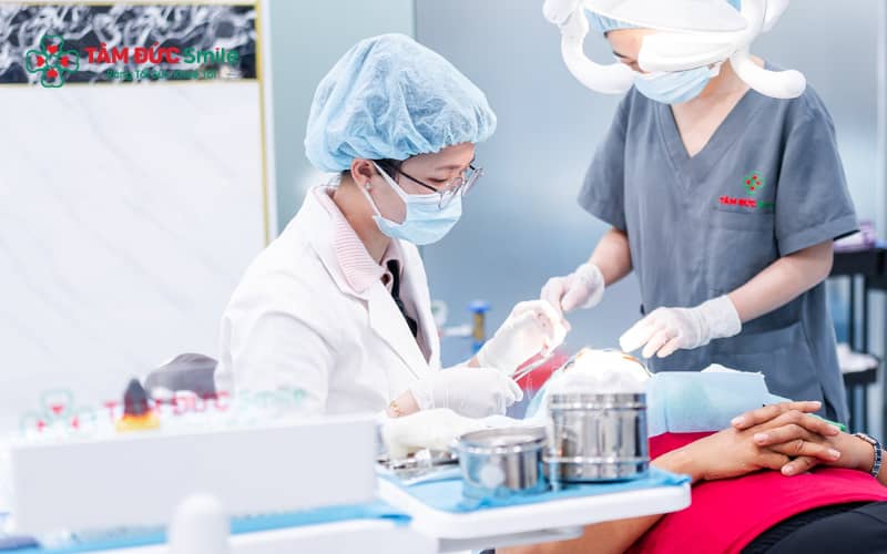 Quy trình trám răng hiện nay thường ít gây đau nhờ sử dụng kỹ thuật và thuốc tê phù hợp